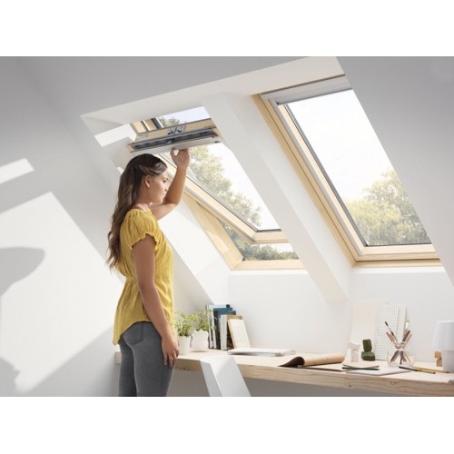 Stoglangis Velux GZL 1051, medinis, rankena viršuje