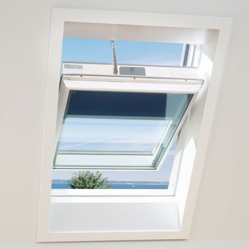 VELUX Stoglangis INTEGRA pasyviam namui, maitinamas saulės energija, rankena viršuje